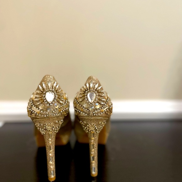 Gianni Bini Champange Heels - Picture 1 of 3